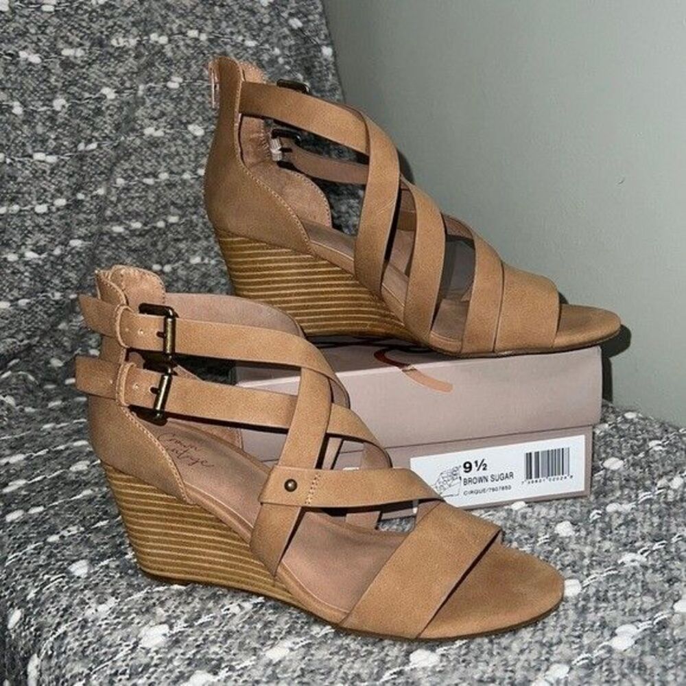 Crown Vintage Cirque Brown Strappy Wedge Sandals Heels Vegan NEW Size 10